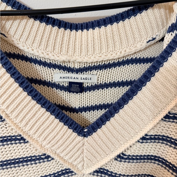 American Eagle Outfitters Navy and Cream V-Neck Sweater - Picture 4 of 6